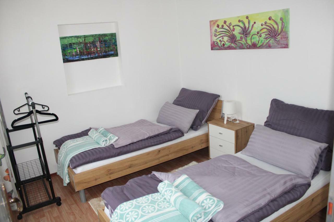 Holiday House Huszar Parndorf Bagian luar foto